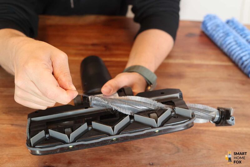 Kontrolle der Bodendüse des Philips Aquatrio 9000 Cordless